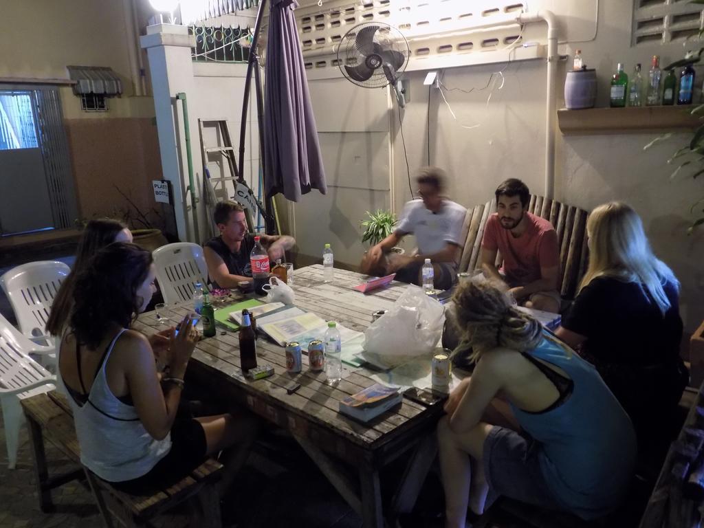 The Oasis Hostel (Adults Only) Bangkok Exterior photo