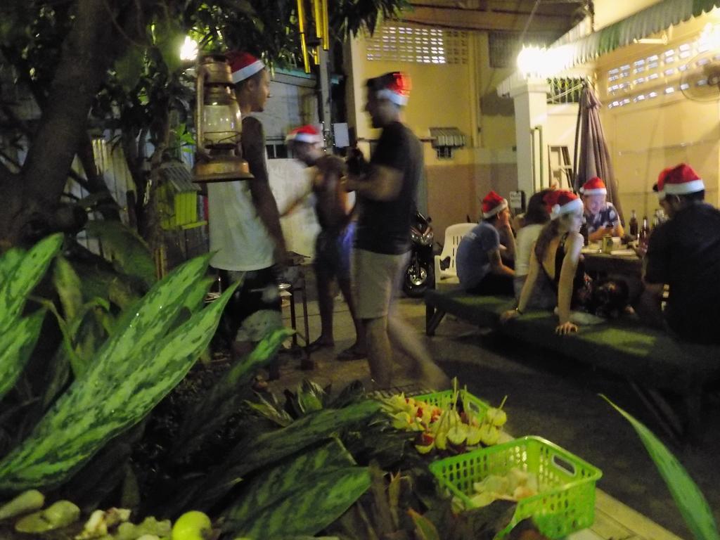 The Oasis Hostel (Adults Only) Bangkok Exterior photo