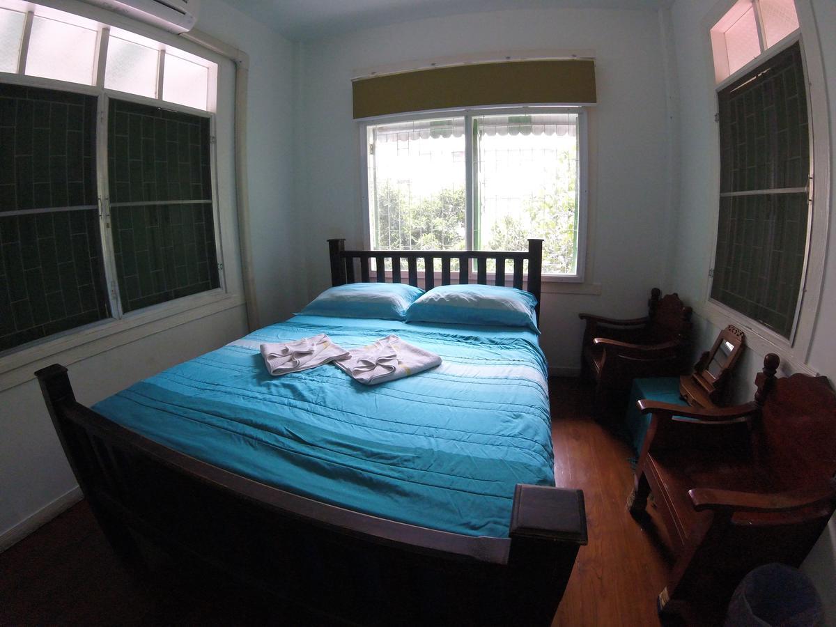 The Oasis Hostel (Adults Only) Bangkok Exterior photo